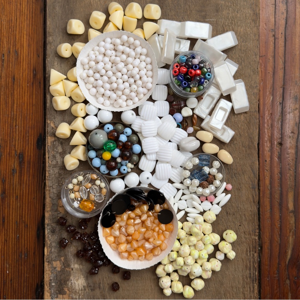 Mixed lot of beads taken from vintage costume jewelry approx 15oz